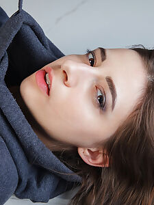 elle mira levyka pics